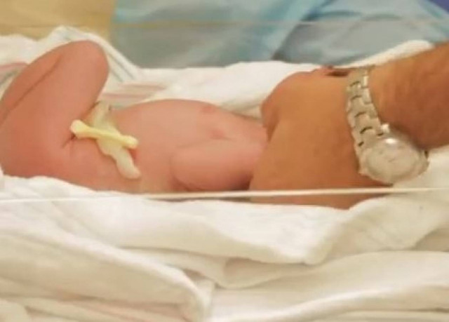 Βίντεο: Έκανε καισαρική live στο Twitter!