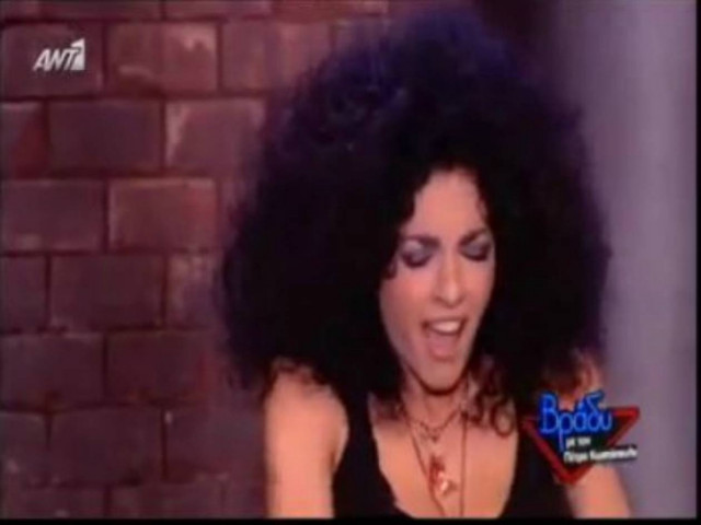 Βίντεο: Η Μαρία Σολωμού προσποιείται οργασμό live!