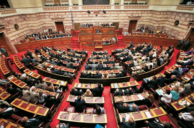 Δείτε πόσο είναι η πλήρης βουλευτική σύνταξη