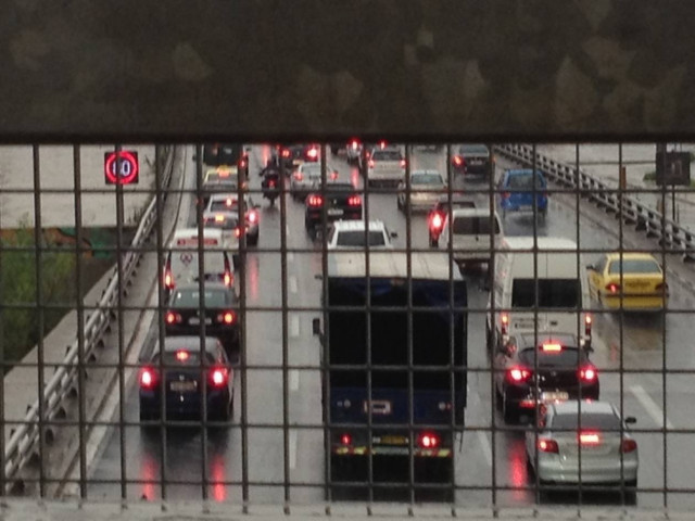 Χάος στους δρόμους από την κακοκαιρία- Μποτιλιαρισμένη η εθνική