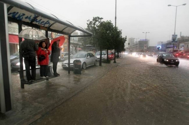 Κατέρρευσε κτίριο στον Άγιο Παντελεήμονα