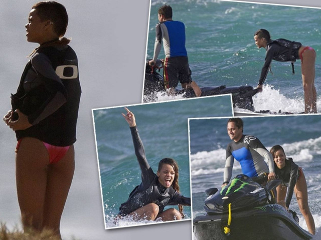 Θαλάσσιο σκι φορώντας ένα... μικροσκοπικό μπικίνι