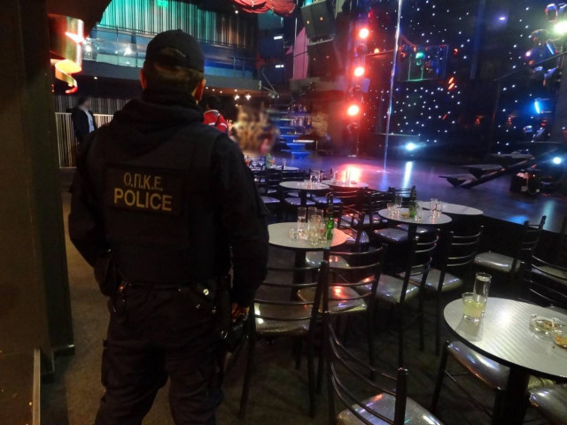 Βίντεο: Επιχείρηση «σκούπα» της ΕΛ.ΑΣ. σε στριπτιζάδικα