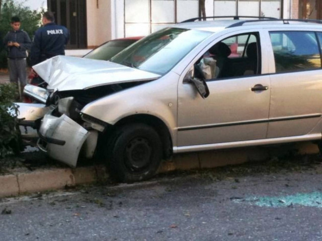 Ήπιε παραπάνω και έριξε το όχημά της σε κολόνα