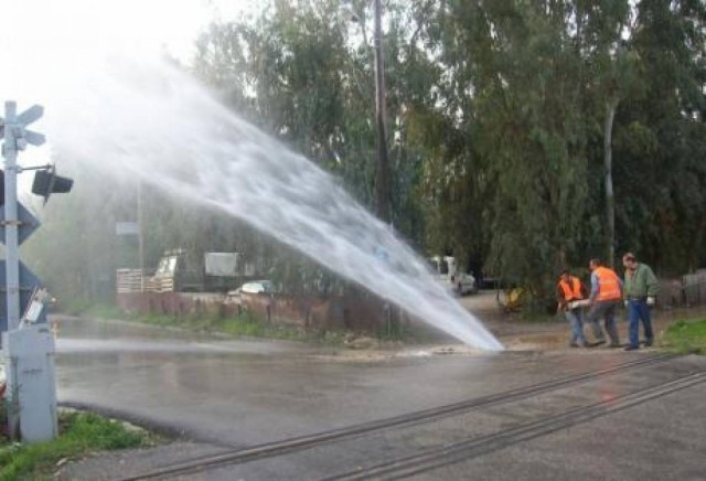 Παγίδα πίδακας 5 μέτρων στην Πάτρα (pics)