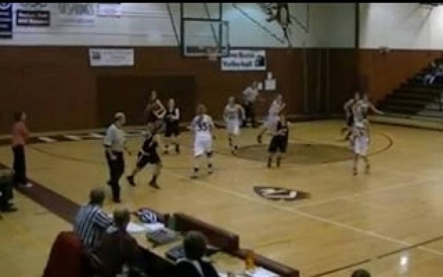 ΑΠΙΣΤΕΥΤΟ VIDEO: Το καλάθι της χρονιάς απο παίκτρια!