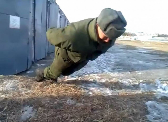 Βίντεο: Κάνει πους-απς χωρίς χέρια