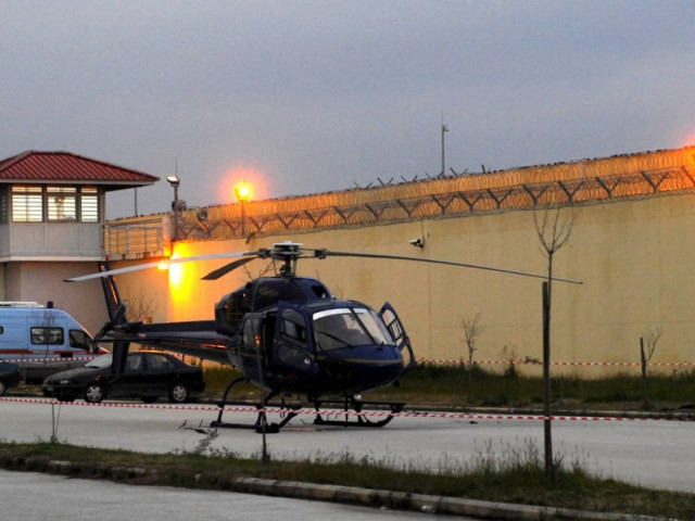 Με ταυτότητα αστυνομικού νοίκιασαν το ελικόπτερο