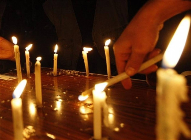 Βίντεο: Απίστευτο δράμα - 8χρονο παιδάκι έκλεβε κεριά για να διαβάσει!