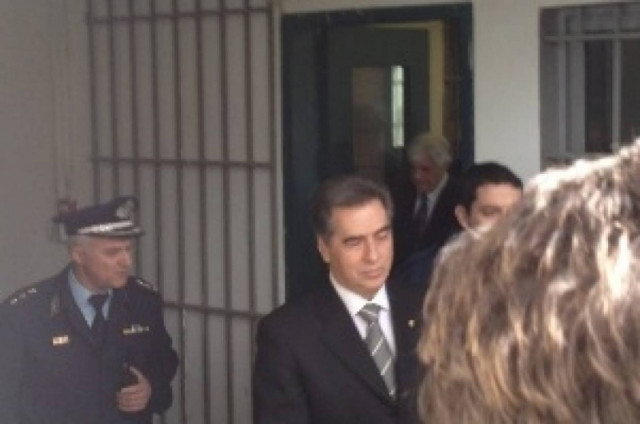 Βίντεο: Στις φυλακές Διαβατών μεταφέρεται ο Β. Παπαγεωργόπουλος