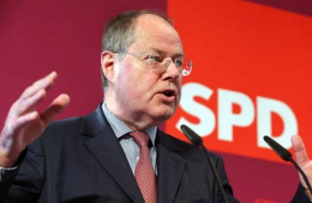 Στάινμπρουκ: «Κλόουν» ο Μπερλουσκόνι και o Γκρίλο