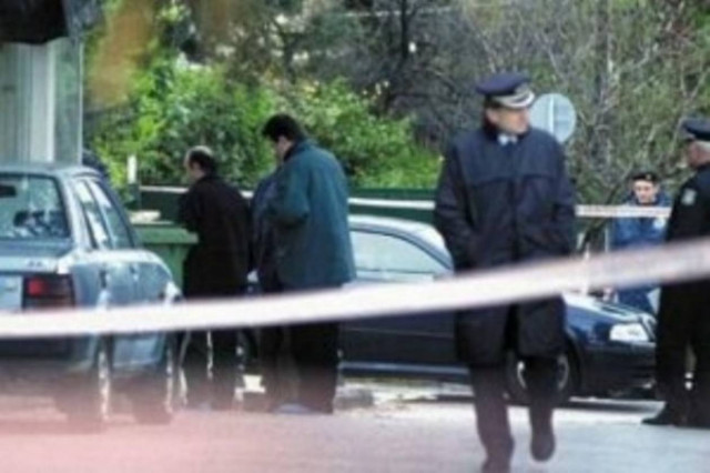 Τον δολοφόνησαν στην είσοδο και μετά λήστεψαν το σπίτι του ( βίντεο )