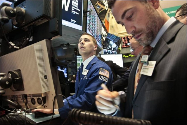 Wall Street: 100 μονάδες πριν το ιστορικό υψηλό ο Dow Jones