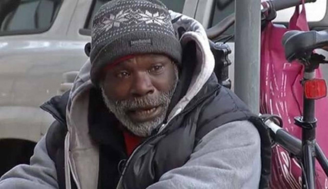 Απίστευτη ιστορία: Άστεγος επέστρεψε δαχτυλίδι και έγινε πλούσιος