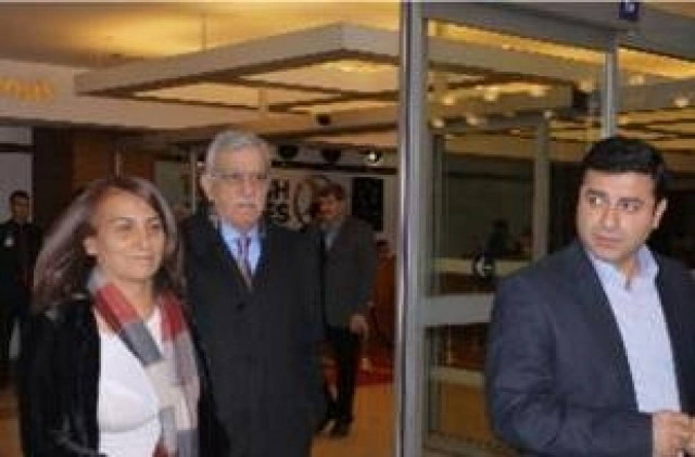 Κούρδοι: Αντίφαση οι Τούρκοι να λένε για ειρήνη ενώ επιτίθονται