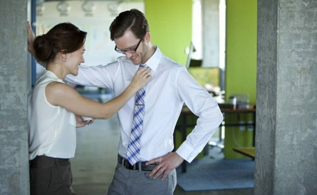 Έρευνα: 1 στους 10 παραδέχεται πως έχει κάνει σεξ στη δουλειά