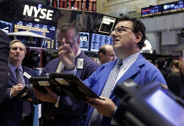 Μικρές απώλειες στη Wall Street