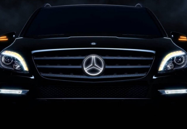 Βίντεο: To αστέρι της Mercedes γίνεται... λαμπερό!