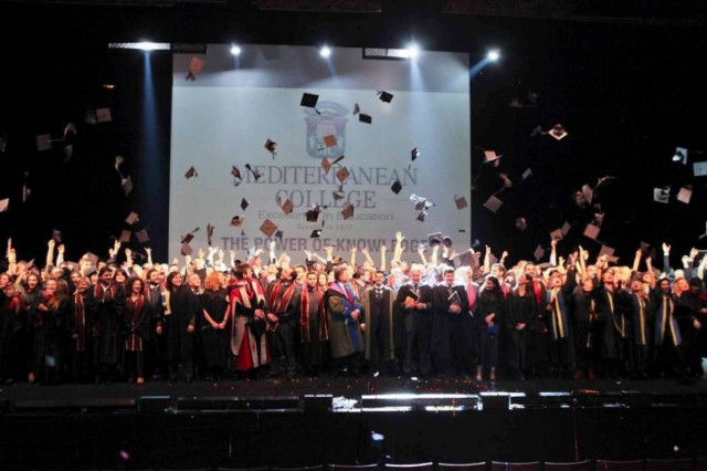 Εντυπωσιακή η τελετή αποφοίτησης του Mediterranean College