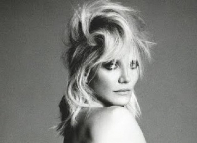 Μπορείτε να την αναγνωρίσετε μετά από τόσο τρομακτικό Photoshop;