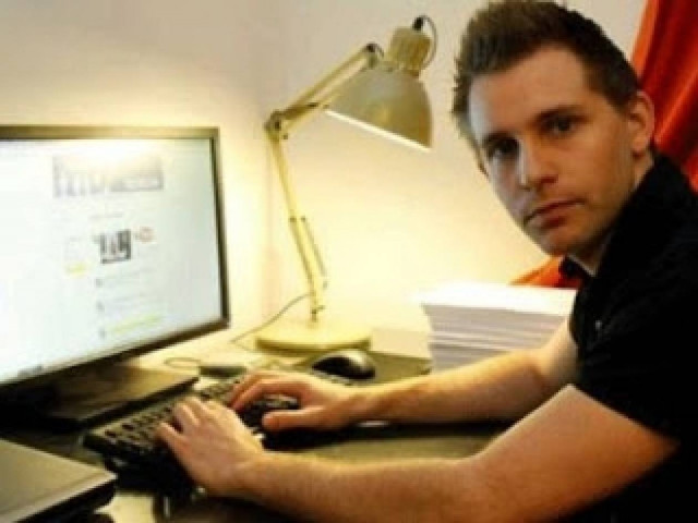 Τόλμησε να τα βάλει με το Facebook και... δείτε τι έγινε!