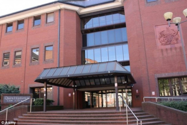 ΣΟΚ: Βίαζαν επί 5 μέρες ένα 15χρονο κορίτσι