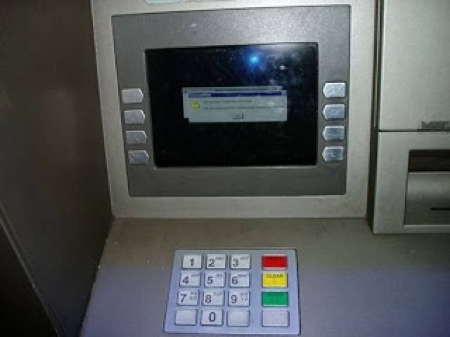 ΔΕΙΤΕ: Το ATM που δίνει λεφτά, δωρεάν! (vid)