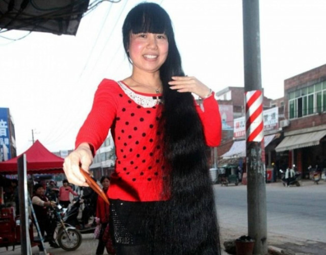 Έχει να κόψει τα μαλλιά της 11 χρόνια(pics)