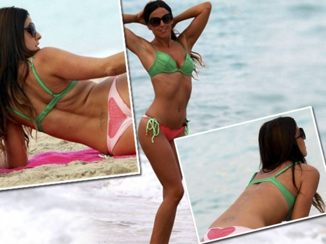 Κάνει την ηλιοθεραπεία της... και μας καίει!