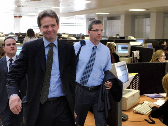 Η μαύρη λίστα με τους 12.700 «διαθέσιμους»!