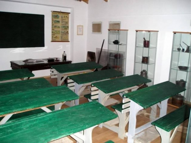 Πωλούν τουρκικές τυρόπιτες σε σχολεία του Έβρου