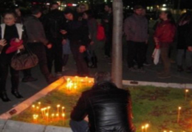 Άναψαν κεριά για τους αδικοχαμένους φοιτητές