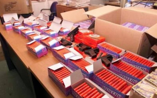 Φθιώτιδα: Χειροπέδες για περισσότερες από 17.000 κροτίδες