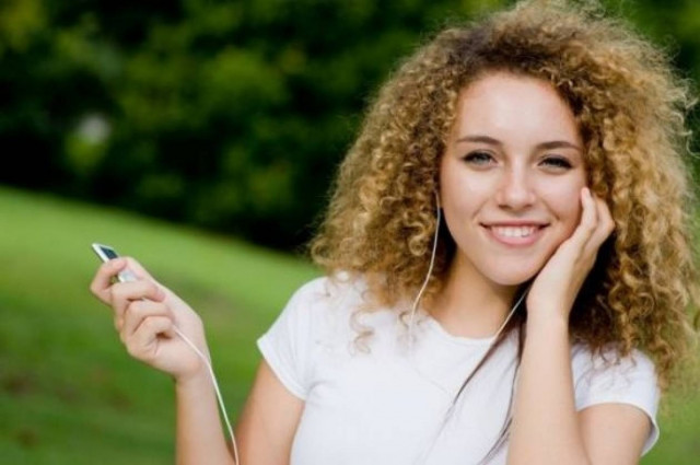 Γιατί κολλάει το μυαλό μας σε συγκεκριμένα τραγούδια