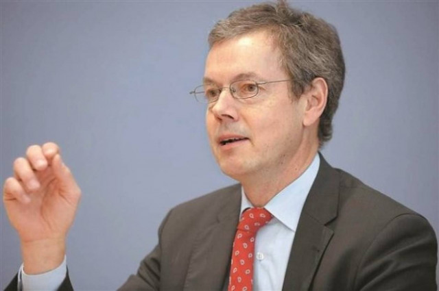 Μπόφινγκερ: Όχι σε νέα μέτρα λιτότητας στην Ελλάδα