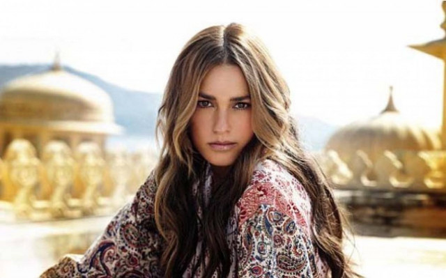 Μπορείτε να μαντέψετε πόσο χρονών είναι αυτή η πανέμορφη γυναίκα;