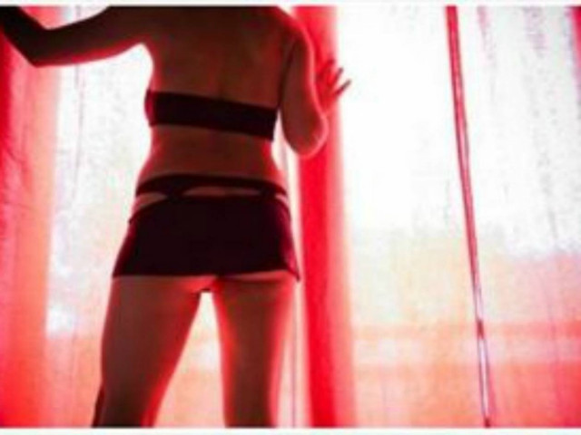 Χανιά: Η σερβιτόρα έβγαλε μαστίγιο σε αστυνομικό!