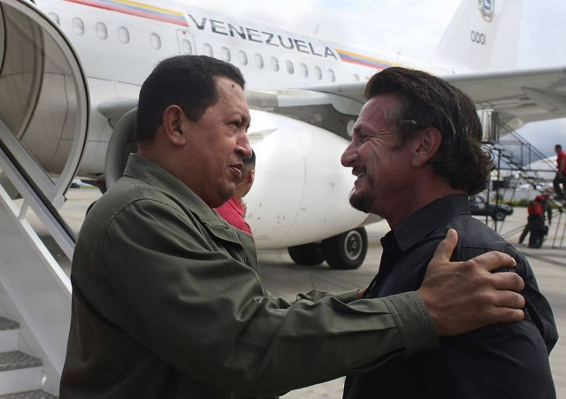 Σον Πεν και Όλιβερ Στόουν εκφράζουν τη λύπη τους για τον Τσάβες