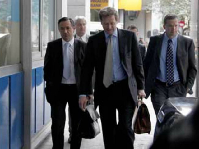 Φθάνει και δεύτερη τρόικα να μας ελέγξει