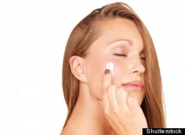 ΑΗΔΙΑ: Νόμιζε ότι ήταν ενυδατική και έτριψε στο πρόσωπό της...