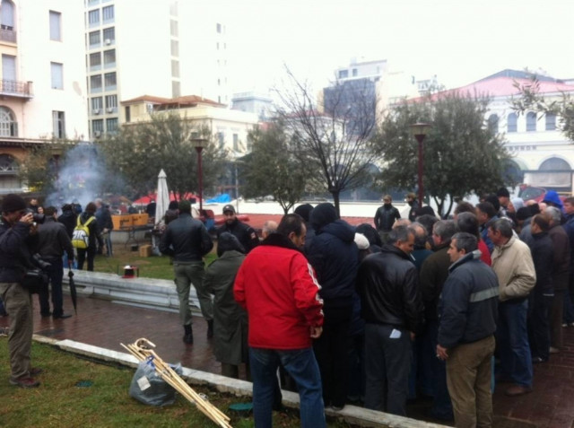 Βαρβάκειος: Ατελείωτες ουρές για λίγο κρέας