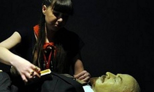 Πώς οι Ρώσοι διατηρούν τόσα χρόνια ταριχευμένο το σώμα του Λένιν (vid)