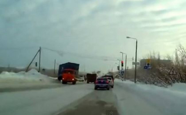 Οδηγός νταλίκας σπέρνει τον πανικό!