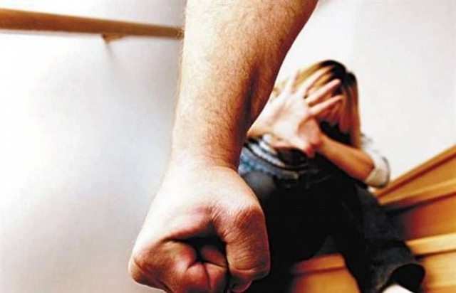 Γραμμή SOS: Περισσότερες από 10.020 κλήσεις από γυναίκες θύματα βίας