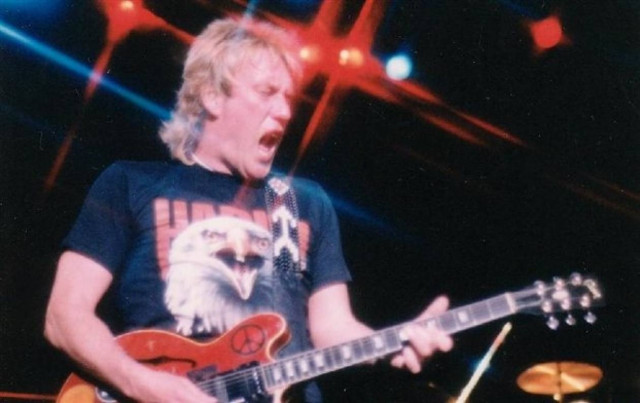 Bίντεο: Ποιο διάσημο τραγούδι δημιούργησε ο Άλβιν Λι