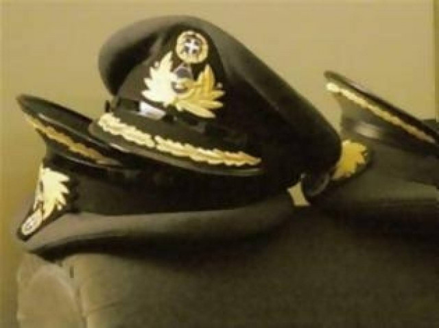 Συγκέντρωση αποστράτων στην Κλαυθμώνος και πορεία στη Βουλή