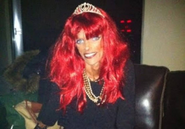 Νανά Καραγιάννη: Με κατακόκκινο μαλλί και στέμμα!