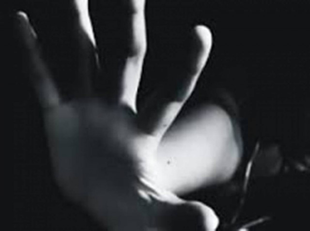 Κάθε μέρα τρεις γυναίκες δολοφονούνται από τον σύντροφό τους