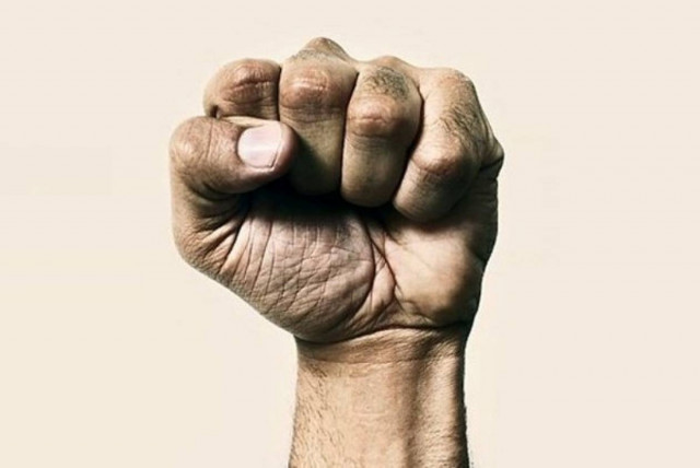 Επιτέθηκαν με σιδηρολοστούς σε οικογένεια μεταναστών