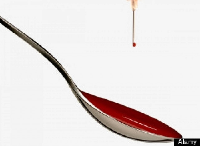 ΣΟΚ: Νηπιαγωγός έβαλε τους μαθητές να δοκιμάσουν το... αίμα της!